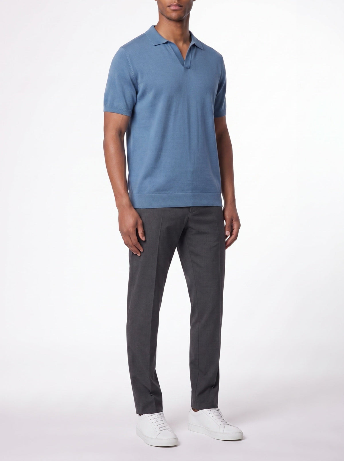 Avokauluksinen pikeepaita – Dusty Blue
