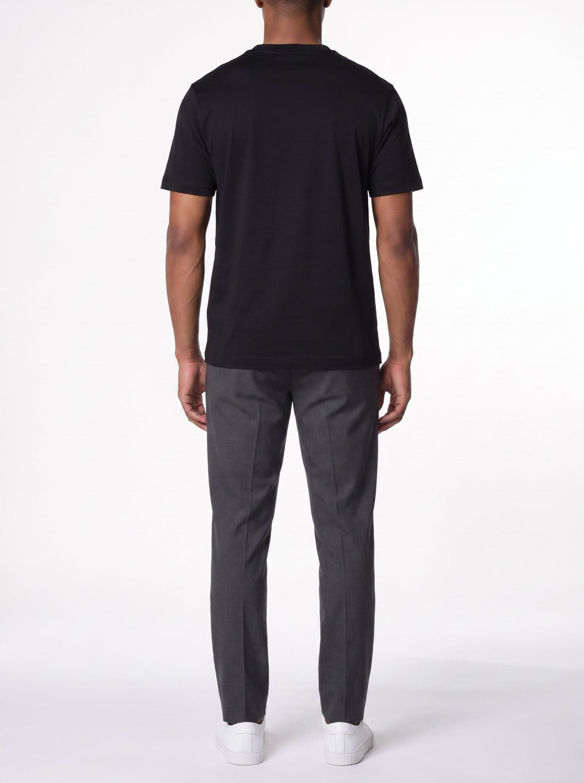 Ylellinen t-paita – Musta