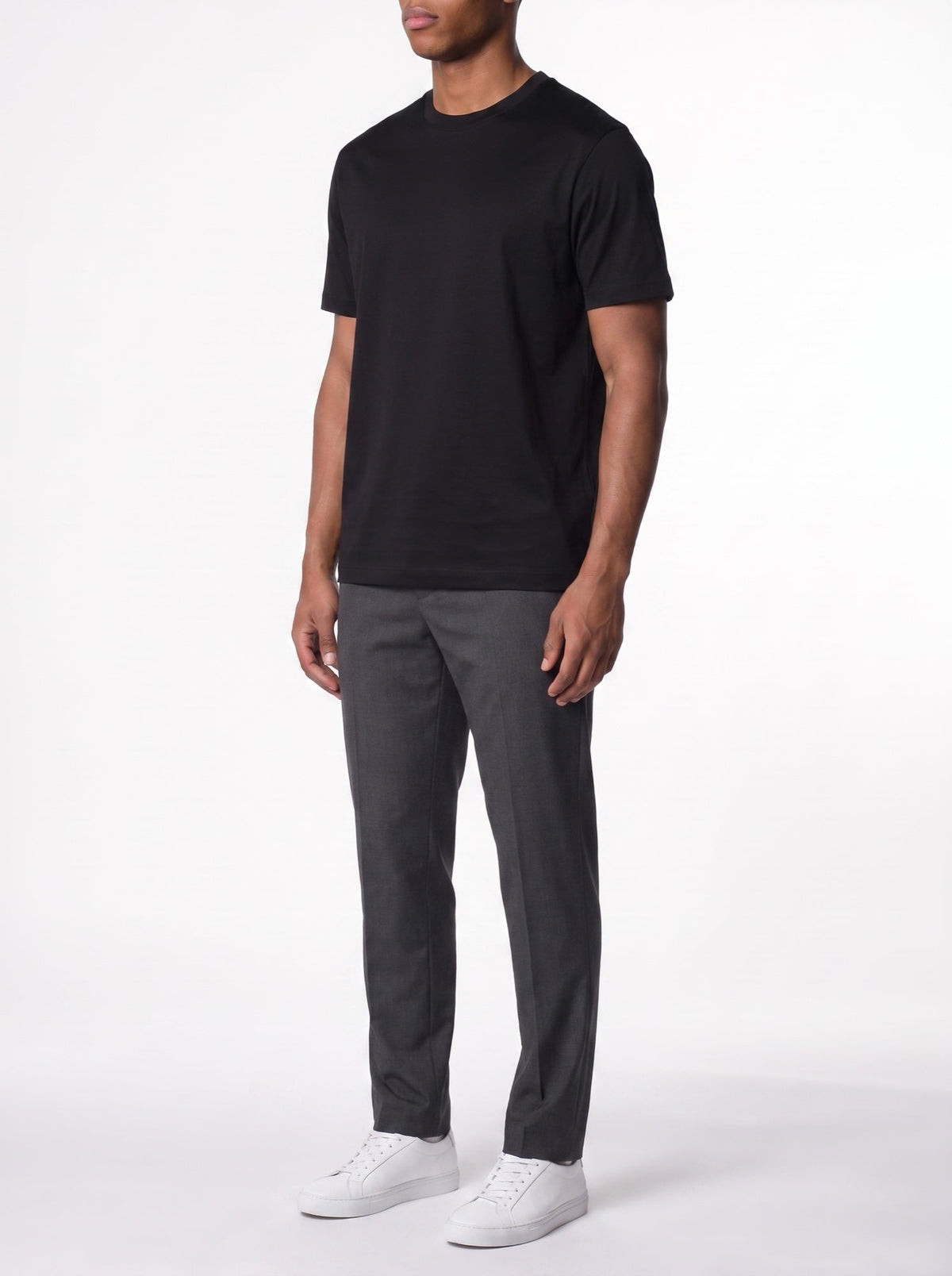 Ylellinen t-paita – Musta