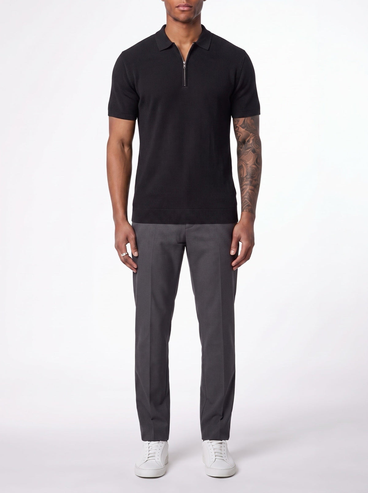 Vetoketjullinen Contour-pikeepaita — Musta